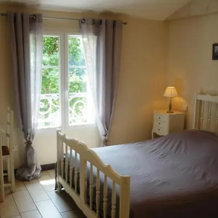Holiday home Gite De Peche Chateau-Guibert